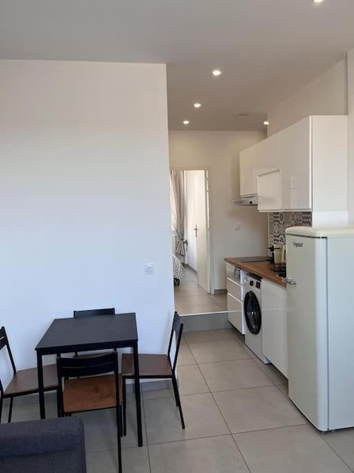 Apartmán Le Pressense 2 Vénissieux Exteriér fotografie